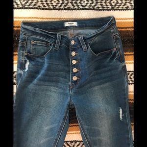 Kensie High Rise Button Fly skinny jeans ❤️ it says 27 but it’s a 28.